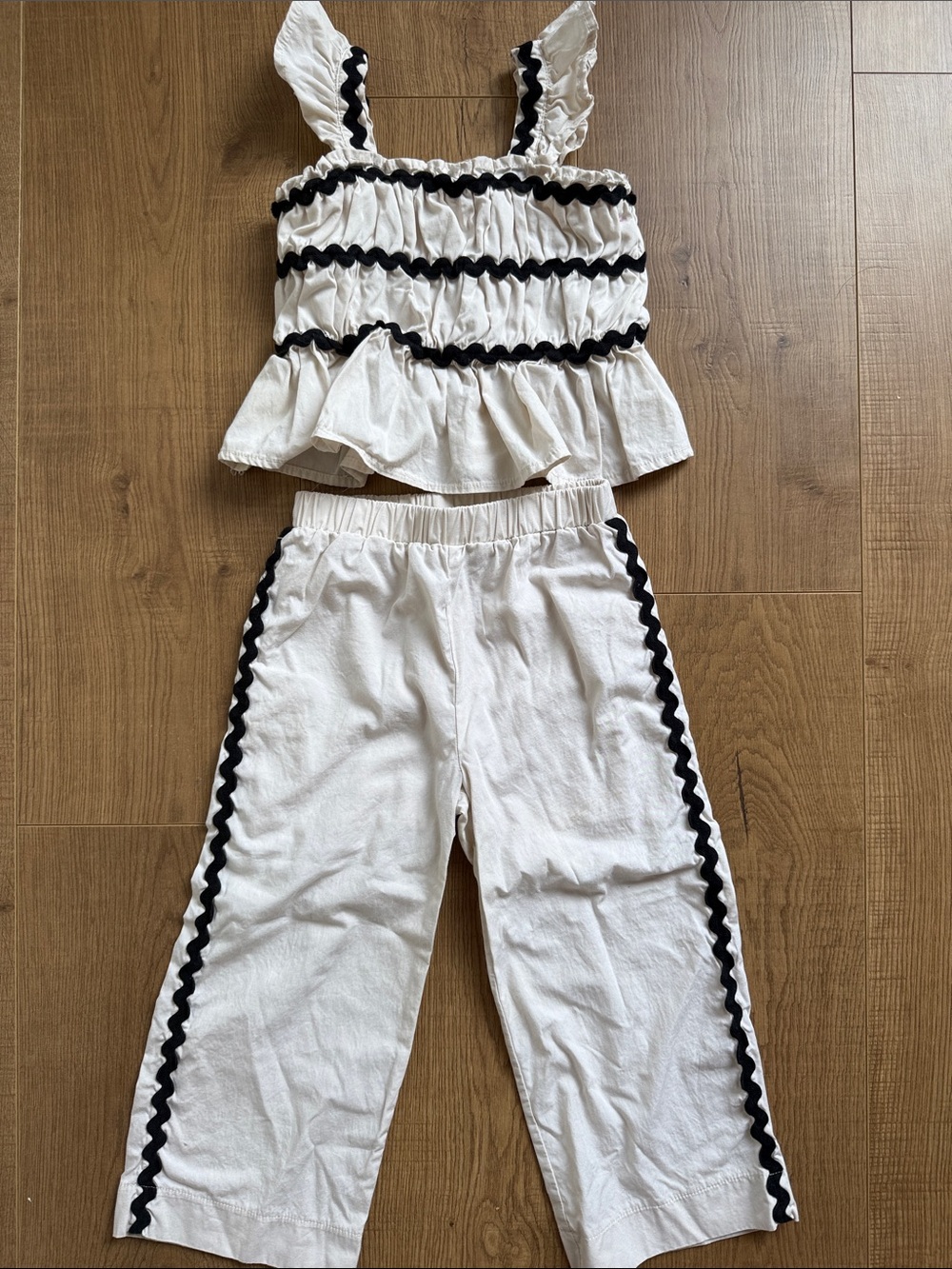 btween Cream Two-Piece Ruffle Tank & Wide-Leg Pants with Black Trim